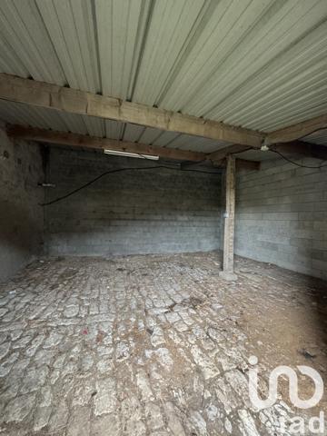 Maison traditionnelle 5 pièces de 188 m² à Charly (18350)