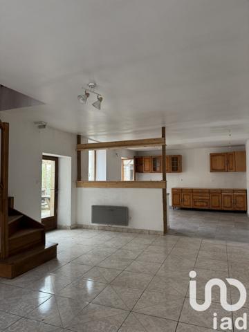 Maison traditionnelle 5 pièces de 188 m² à Charly (18350)