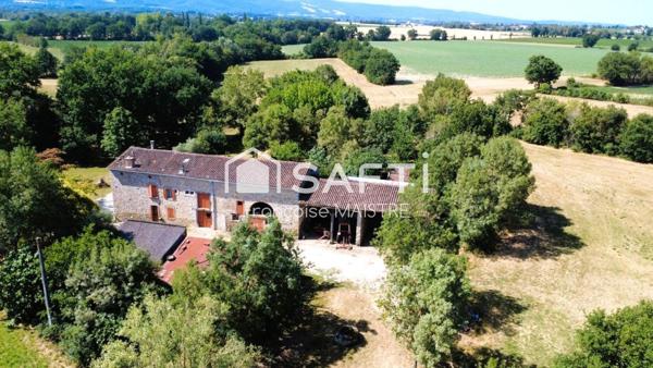 Corps de ferme en pierre sur près de 7 ha
