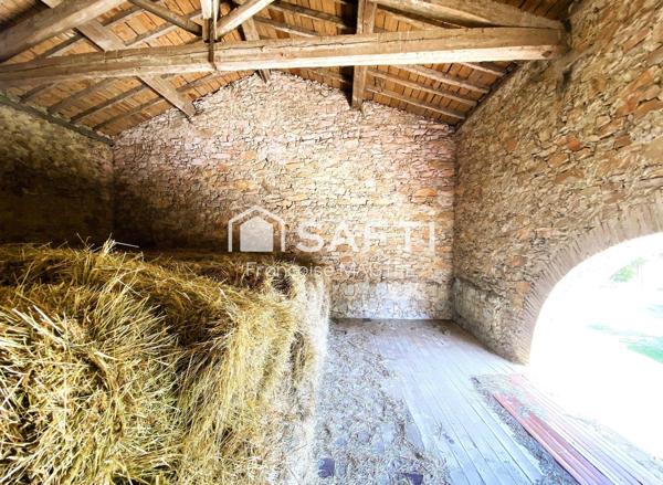 Corps de ferme en pierre sur près de 7 ha