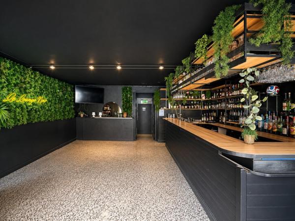 CANET EN ROUSSILLON, FOND DE COMMERCE A VENDRE AVEC TERRASSE DANS RUE PASSANTE