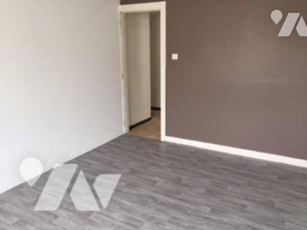 Immeuble de rapport en excellent état d'entretien, composé de 2 appartements loués, à savoir : ...