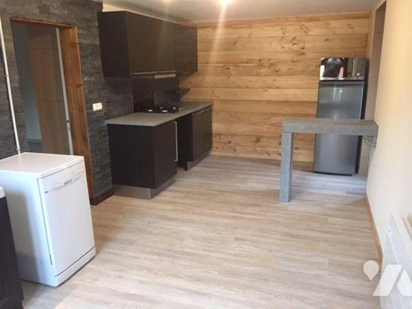 Immeuble de rapport en excellent état d'entretien, composé de 2 appartements loués, à savoir : ...