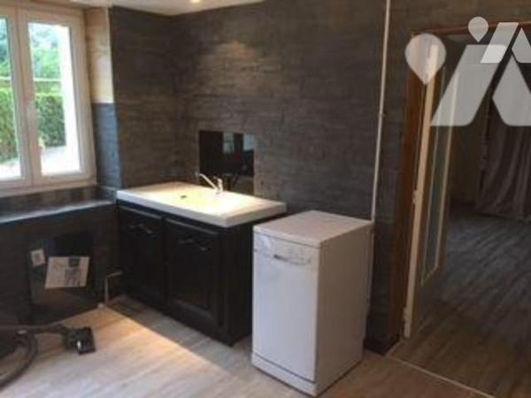 Immeuble de rapport en excellent état d'entretien, composé de 2 appartements loués, à savoir : ...