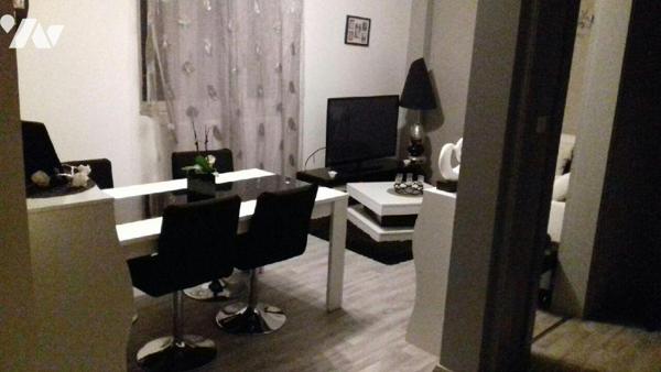 Immeuble de rapport en excellent état d'entretien, composé de 2 appartements loués, à savoir : ...