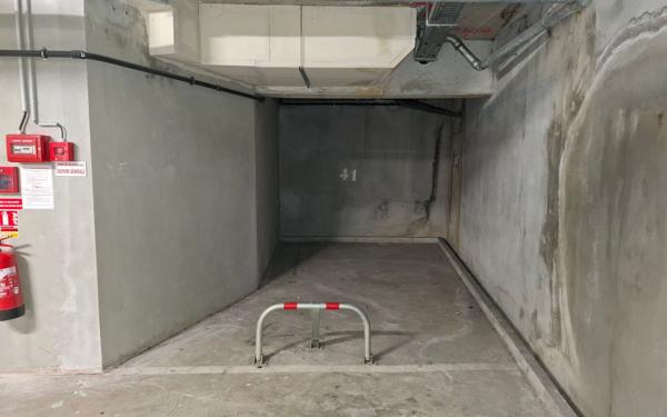 Stationnement à louer