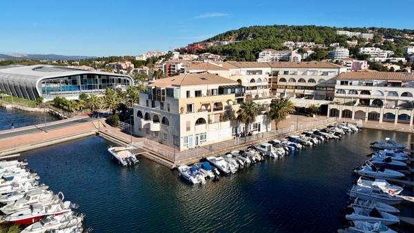 Appartement 3 pièce(s) 48 m² (68 m² hors carrez) + place de stationnement privative