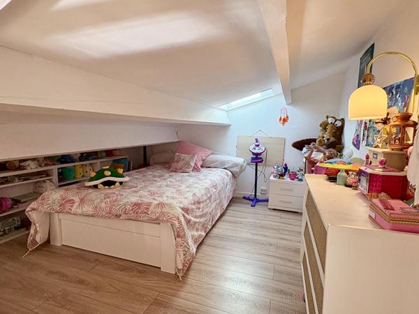 Appartement 3 pièce(s) 48 m² (68 m² hors carrez) + place de stationnement privative