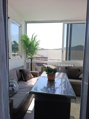 🏡 NOUVEAUTÉ À LA VENTE – BAGNOLS-SUR-CÈZE 📍

✨ Appartement d’environ 80 m² – 3 chambres – 2 extérieurs – Garage

Je vous présente ce bel appartement situé au 1er étage de la résidence Les Cormiers, dans un environnement sécurisé avec parc privé.
🔑 Il se compose de :
🛏️ 3 chambres
🍽️ Cuisine récente entièrement équipée
🚿 Salle d’eau avec douche à l’italienne
🚽 WC séparés
🛋️ Belle pièce de vie
☀️ 2 terrasses / balcons
❄️ Climatisation réversible
🚗 Garage privatif en sous-sol

⭐ Les + du bien :
✔️ Résidence sécurisée
✔️ Parc privé
✔️ Commerces et centre-ville à proximité
✔️ DPE B – GES A
✔️ Appartement fonctionnel et agréable à vivre

💰 Prix : 146 000 € FAI

📞 Une visite ? Contactez-moi !

Sandra Simoncelli Clain – BSK Immobilier
📲 06 67 88 56 18

📍 Bagnols-sur-Cèze & alentours