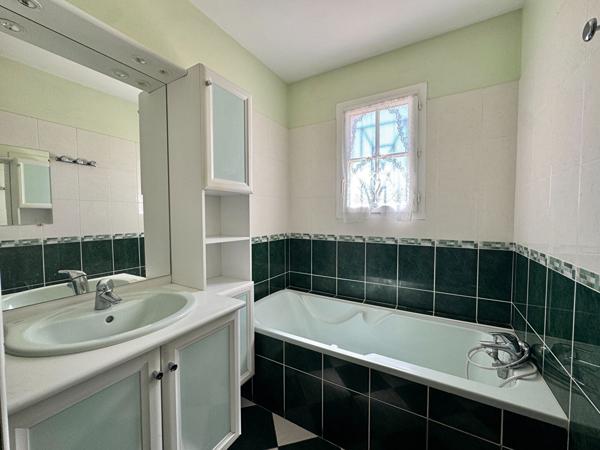 Maison Surgeres 5 pièce(s) 113 m2