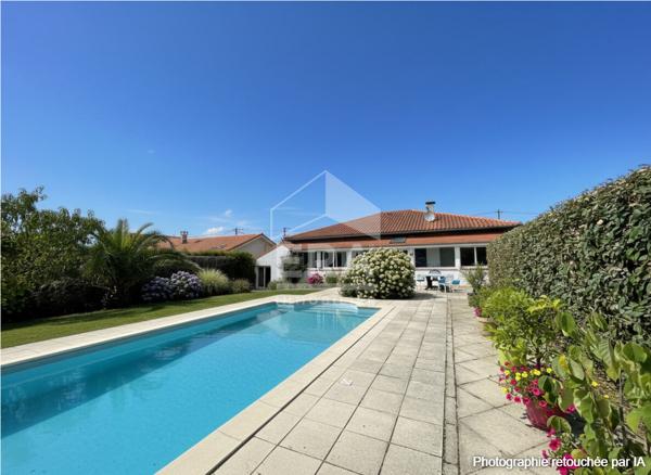 Maison 3 chambres de 115 m² avec piscine et terrain de 1600m² à AURENSAN