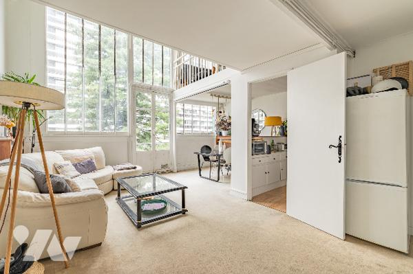 PARIS16 - VICTOR HUGO - TROCADERO Appartement Atelier d'artiste 76.82 m² en dernier étage.