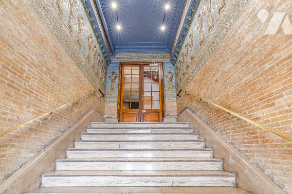 PARIS16 - VICTOR HUGO - TROCADERO Appartement Atelier d'artiste 76.82 m² en dernier étage.