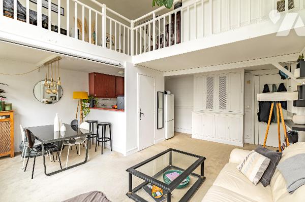 PARIS16 - VICTOR HUGO - TROCADERO Appartement Atelier d'artiste 76.82 m² en dernier étage.