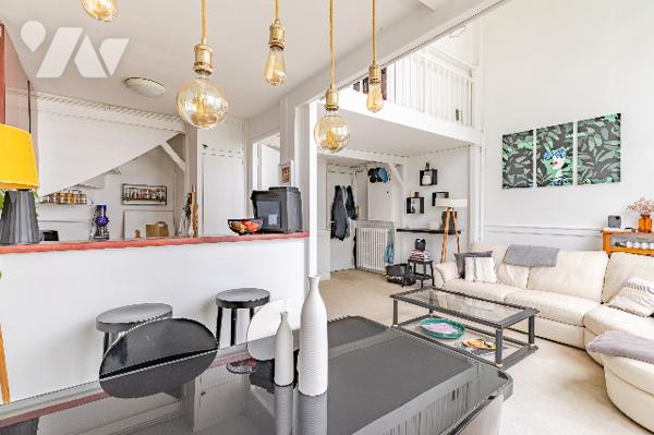 PARIS16 - VICTOR HUGO - TROCADERO Appartement Atelier d'artiste 76.82 m² en dernier étage.