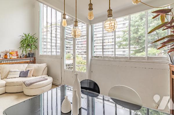 PARIS16 - VICTOR HUGO - TROCADERO Appartement Atelier d'artiste 76.82 m² en dernier étage.