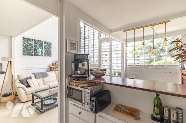 PARIS16 - VICTOR HUGO - TROCADERO Appartement Atelier d'artiste 76.82 m² en dernier étage.