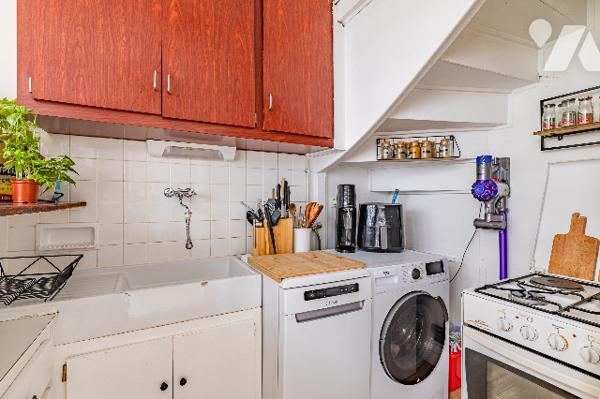 PARIS16 - VICTOR HUGO - TROCADERO Appartement Atelier d'artiste 76.82 m² en dernier étage.