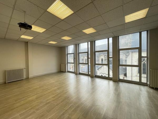 Bureaux à louer de 100 m² en hypercentre de Poitiers - Place Charles de Gaulle