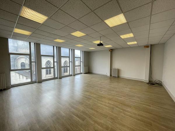 Bureaux à louer de 100 m² en hypercentre de Poitiers - Place Charles de Gaulle