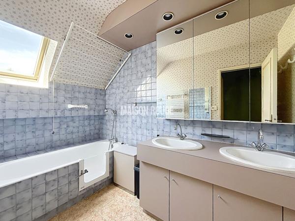 CENTRE HISTORIQUE - Appartement 4 pièces avec ascenseur, cave et garage fermé