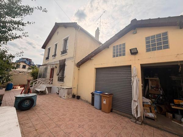 PABLO PICASSO / PALAIS DE JUSTICE. MAISON 66 m² + 610 m² DE TERRAIN + 2 GARAGES RARE SUR LE SECTEUR !