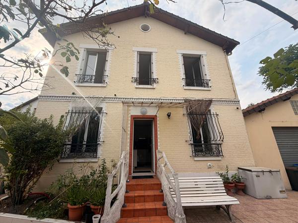 PABLO PICASSO / PALAIS DE JUSTICE. MAISON 66 m² + 610 m² DE TERRAIN + 2 GARAGES RARE SUR LE SECTEUR !