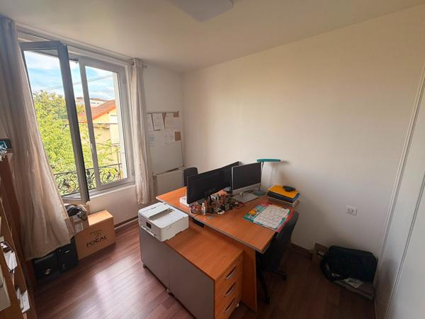 PABLO PICASSO / PALAIS DE JUSTICE. MAISON 66 m² + 610 m² DE TERRAIN + 2 GARAGES RARE SUR LE SECTEUR !