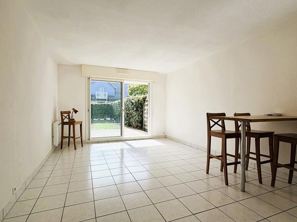 PORNICHET - BONNE SOURCE - À 50 MÈTRES DE LA MER - APPARTEMENT 38 M² AVEC JARDINET, PARKING ET CAVE