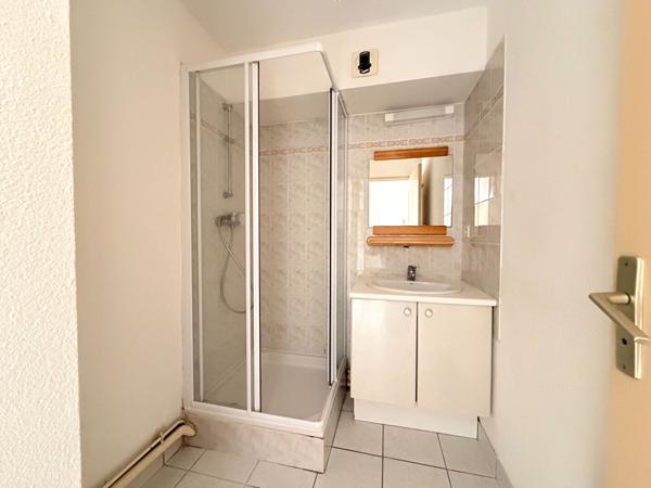 PORNICHET - BONNE SOURCE - À 50 MÈTRES DE LA MER - APPARTEMENT 38 M² AVEC JARDINET, PARKING ET CAVE