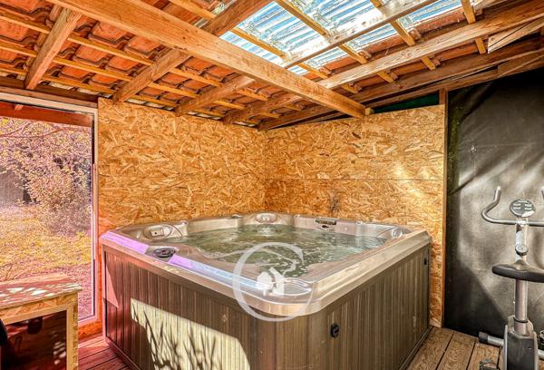 Baron (33750) CHARMANTE MAISON FAMILIALE R+1 - 4 CHAMBRES - JARDIN - SPA - ATELIER