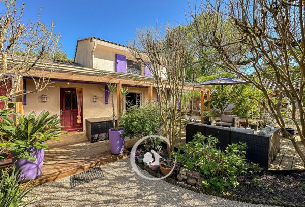 Baron (33750) CHARMANTE MAISON FAMILIALE R+1 - 4 CHAMBRES - JARDIN - SPA - ATELIER