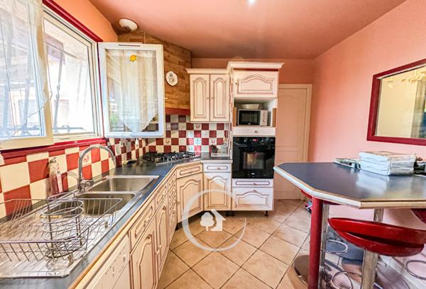 Baron (33750) CHARMANTE MAISON FAMILIALE R+1 - 4 CHAMBRES - JARDIN - SPA - ATELIER