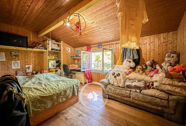 Baron (33750) CHARMANTE MAISON FAMILIALE R+1 - 4 CHAMBRES - JARDIN - SPA - ATELIER