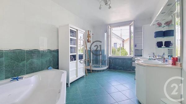 Maison à vendre  6 pièces - 160,70 m 2   MONTFERMEIL  - 93