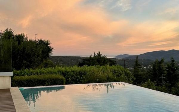 Appartement à vendre    4 pièces • 123,20 m2 Grasse