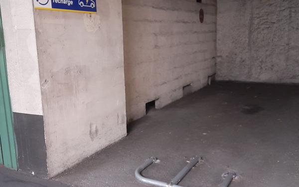 Stationnement à louer