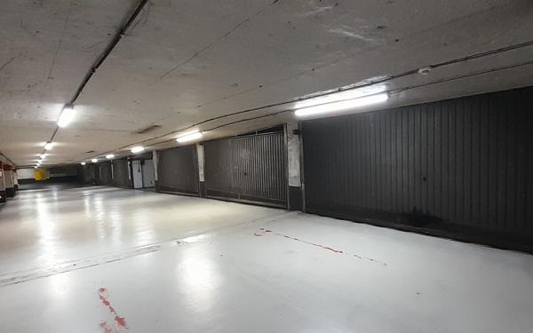 Stationnement à louer