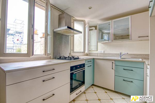 Versailles Notre-Dame Appartement 4 pièces 72.84 m² au sol situé au 4ème et dernier étage €440 000 ** - Référence 25451