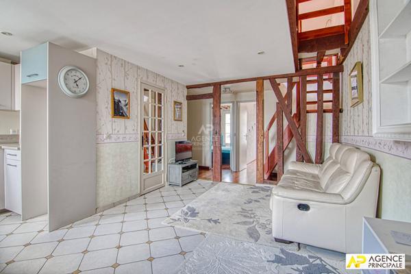 Versailles Notre-Dame Appartement 4 pièces 72.84 m² au sol situé au 4ème et dernier étage €440 000 ** - Référence 25451