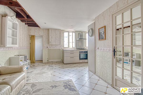 Versailles Notre-Dame Appartement 4 pièces 72.84 m² au sol situé au 4ème et dernier étage €440 000 ** - Référence 25451