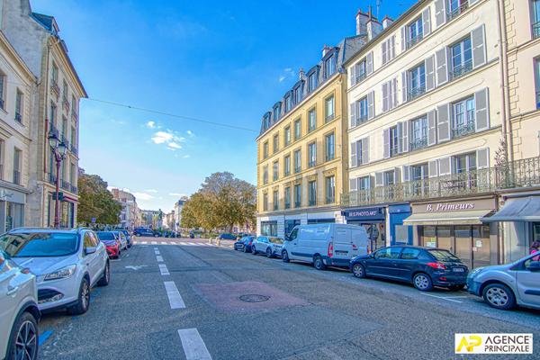Versailles Notre-Dame Appartement 4 pièces 72.84 m² au sol situé au 4ème et dernier étage €440 000 ** - Référence 25451
