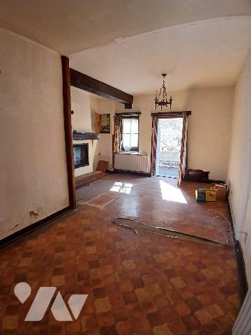 Petite maison en centre bourg à restaurer