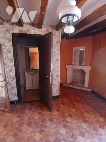 Petite maison en centre bourg à restaurer