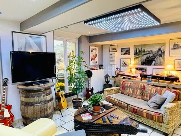 Immeuble mixte de 1 594 m²