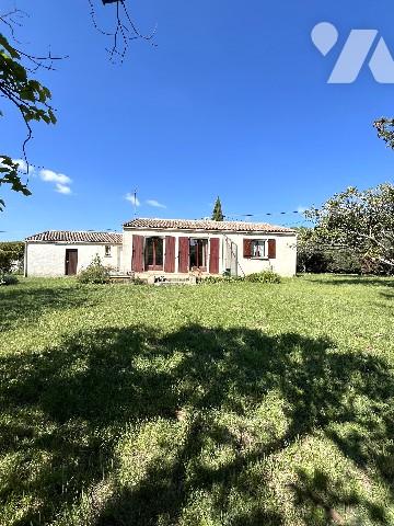 BEZOUCE, maison de plain-pied de 89m² située sur un terrain clos et arboré de 1122 m².