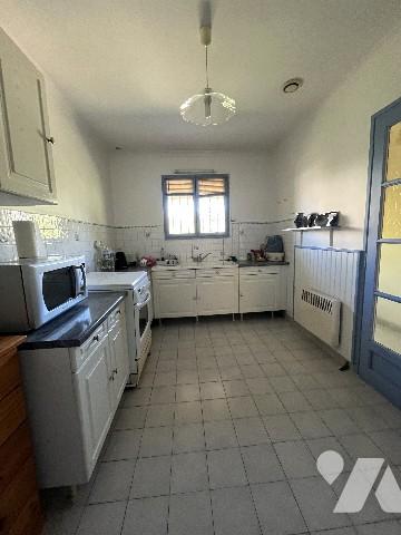 BEZOUCE, maison de plain-pied de 89m² située sur un terrain clos et arboré de 1122 m².