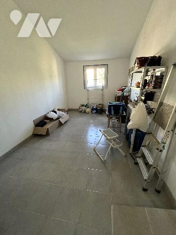 BEZOUCE, maison de plain-pied de 89m² située sur un terrain clos et arboré de 1122 m².