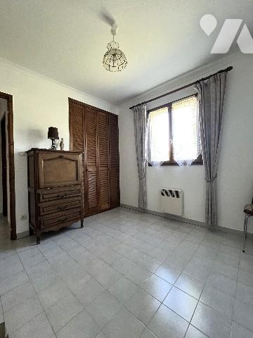 BEZOUCE, maison de plain-pied de 89m² située sur un terrain clos et arboré de 1122 m².