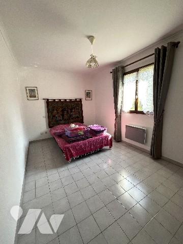 BEZOUCE, maison de plain-pied de 89m² située sur un terrain clos et arboré de 1122 m².